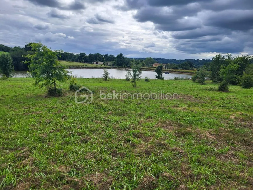 Terrain viabilisé de 2267 m² proche Barcelone-du-GERS