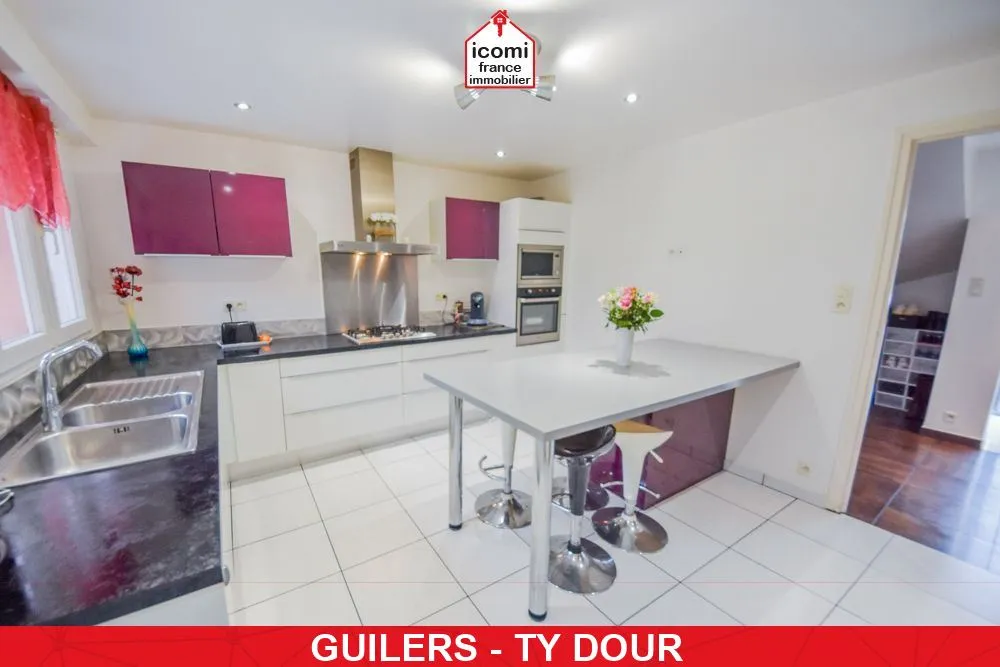 FINISTERE - Guilers (29820) - A VENDRE - MAISON INDIVIDUELLE T8 135M² - 6 CHAMBRES - DOUBLE GARAGE - SUR TERRAIN DE 2425M²
