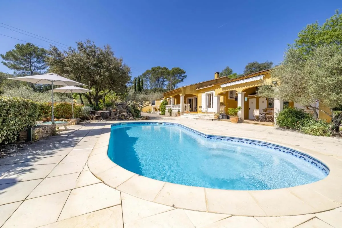 Dans l’arrière-pays varois, au cœur de la Provence Verte/MAISON PLEIN PIED/PISCINE/4200 m2 TERRAIN/ CALME/ SANS VIS A VIS/GARAGES