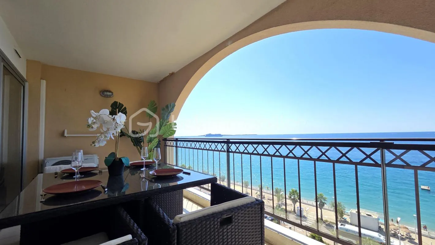 2 PIÈCES RÉNOVÉ AVEC VUE MER FRONTALE ET GRANDE TERRASSE
