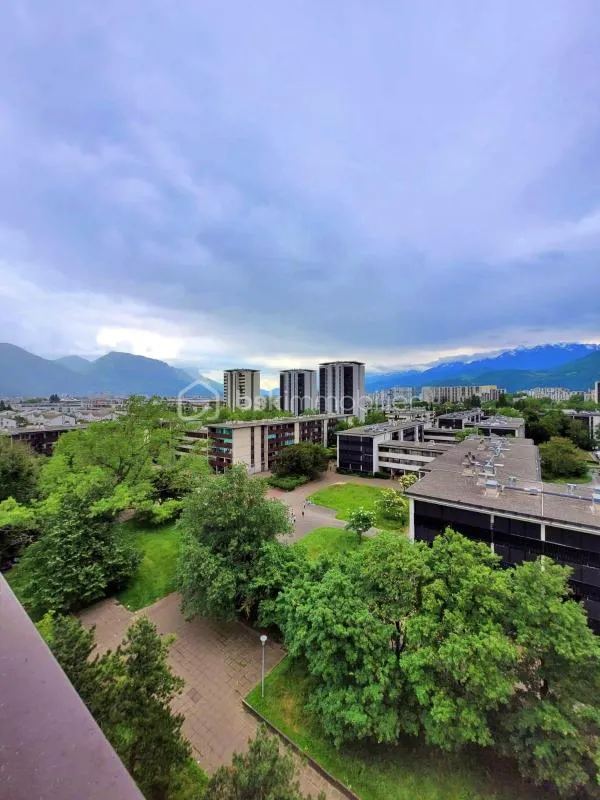 Grand T5 sur la commune de Grenoble avec balcon