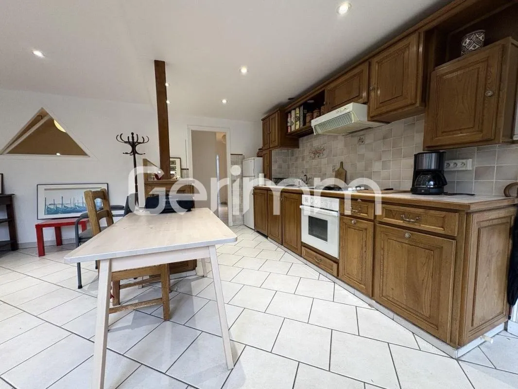 Vente - Appartement - 3 pièces + cuisine - 68 m² - 75 000 € -