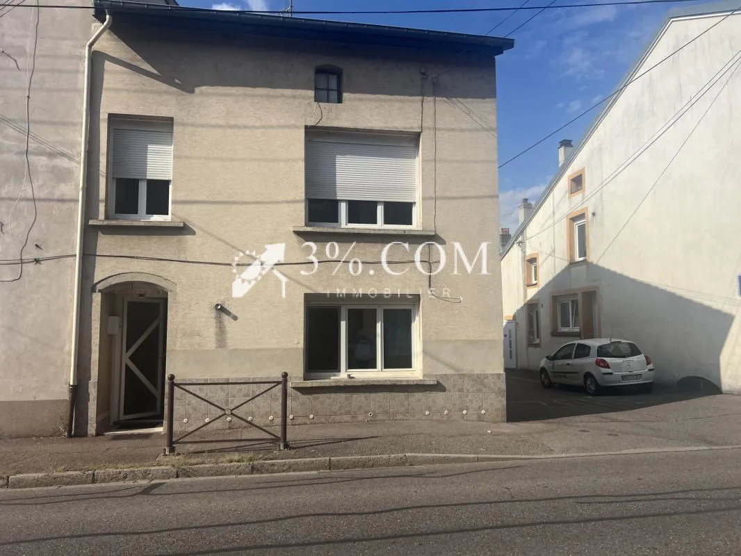IMMEUBLE De Rapport/ 3 APPARETEMENTS + 2 GARAGES 54360 BLA