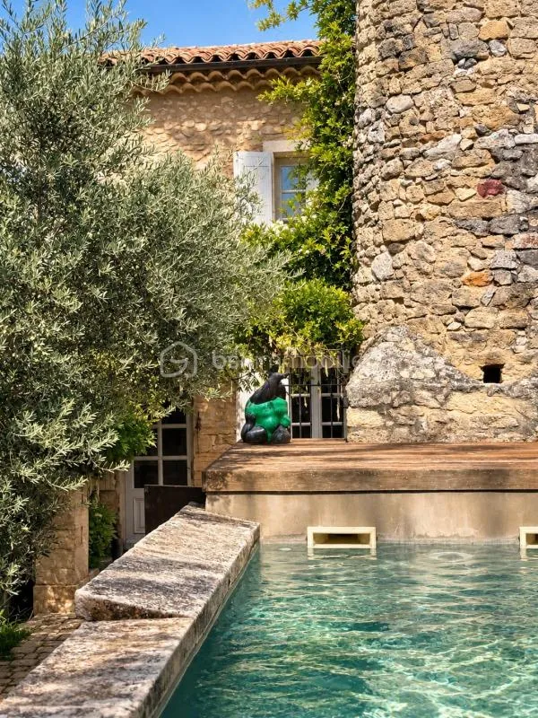 Carpentras – Mas en pierre de 160 m² – Charme, authenticité et prestations de qualité