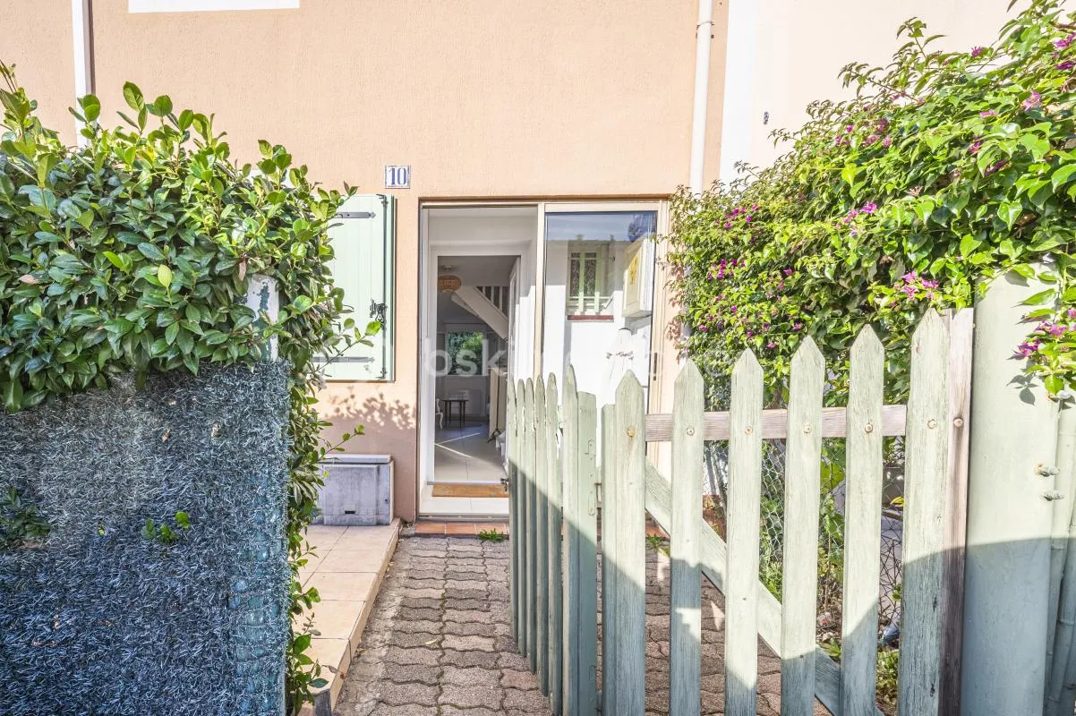 A HYERES - CHARMANTE MAISON FAMILIALE