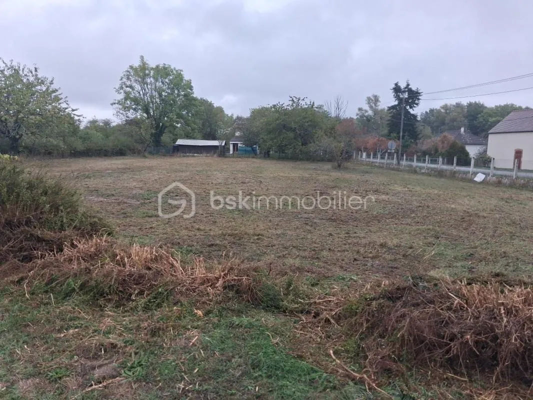 Terrain constructible de 842 m²