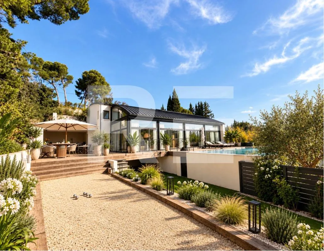 Villa d'architecte de 300 M2 à vendre à 10 minutes d ARLES