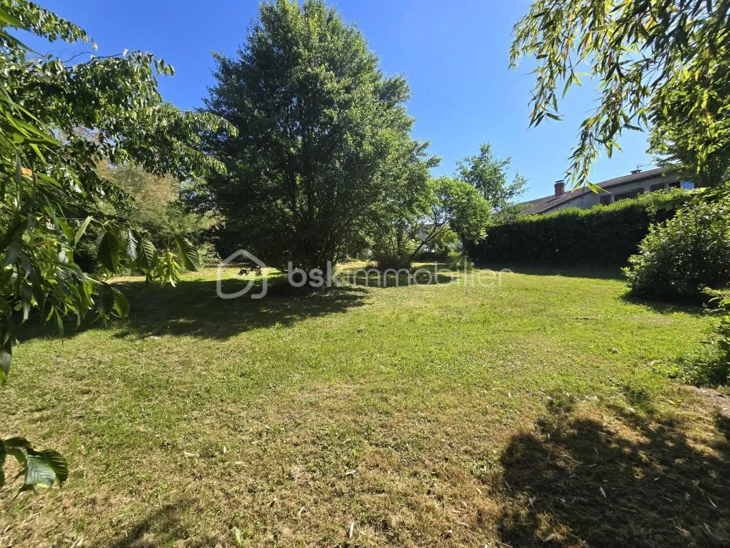 Terrain constructible – 754 m² – Villeneuve les Cerfs