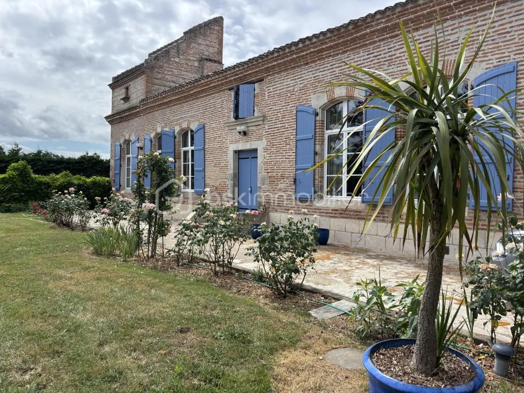 Elégante demeure de caractère avec parc piscine potager arbres fruitiers
