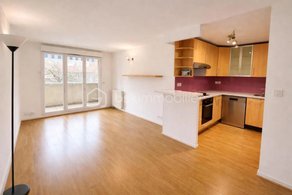 2 PIECES DANS UNE RESIDENCE RECENTE AVEC BALCON FILANT & BOX