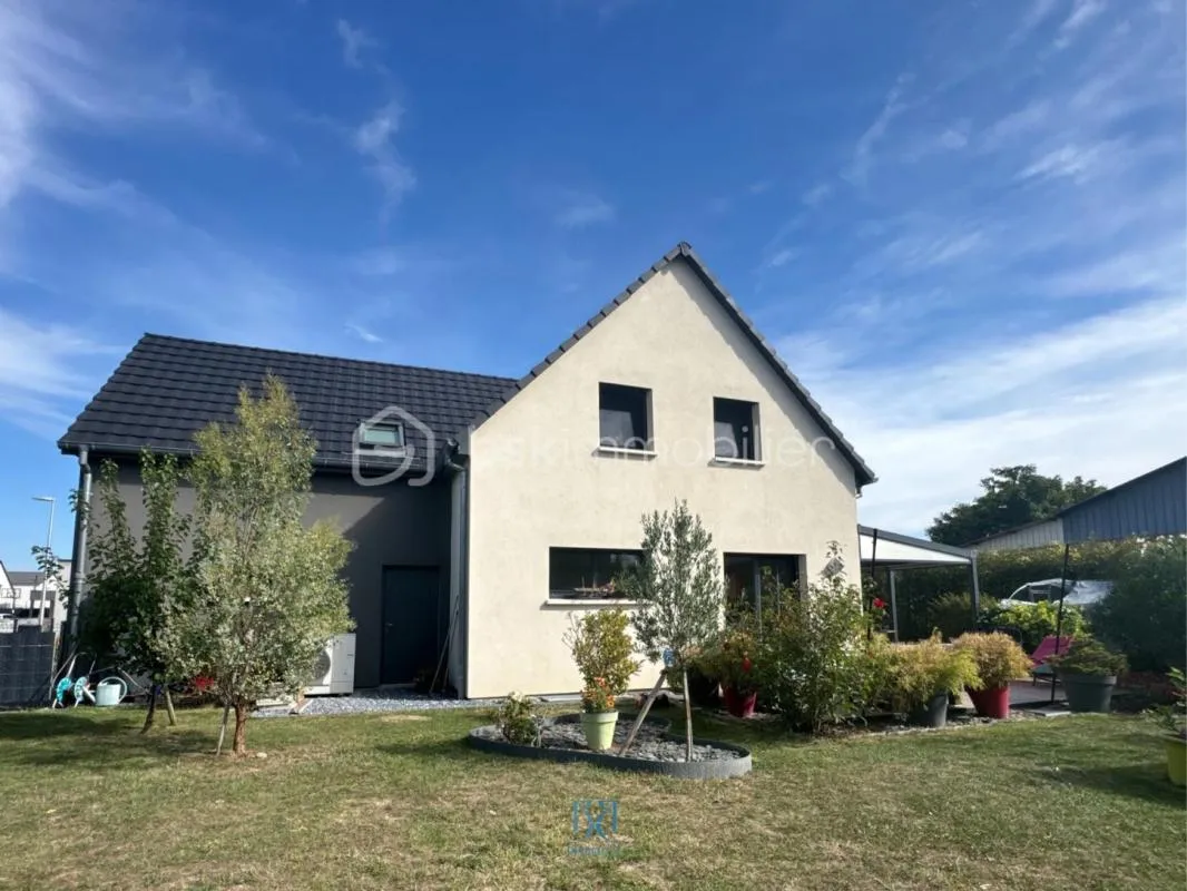 Maison contemporaine, prestations soignées & jardin arboré