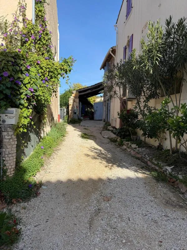 EXCLUSIVITÉ – MAISON DE VILLAGE ATYPIQUE AVEC TERRAIN CONSTRUCTIBLE