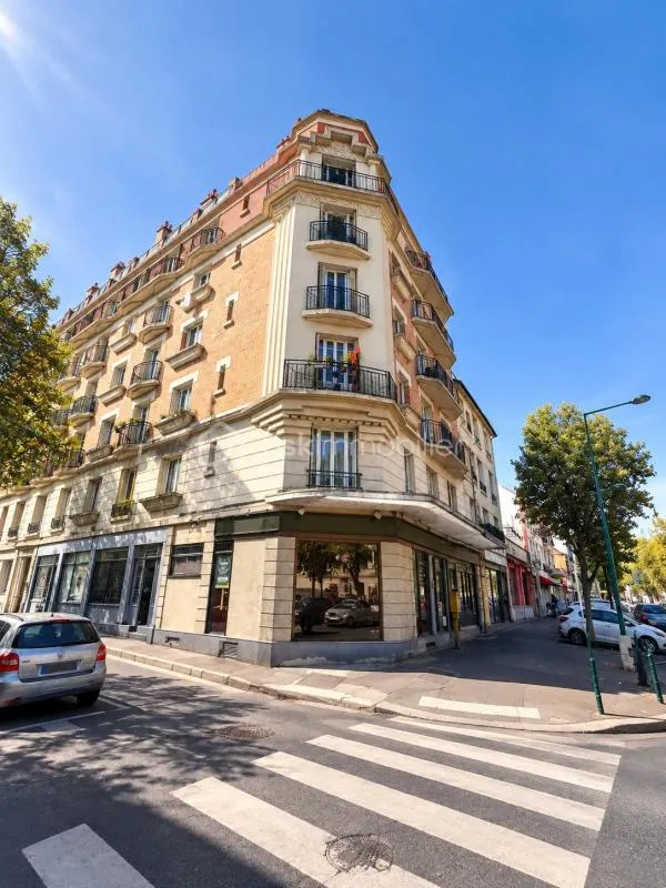 SANNOIS – DROIT AU BAIL – LOCAL COMMERCIAL D'ANGLE – BELLE VISIBILITÉ