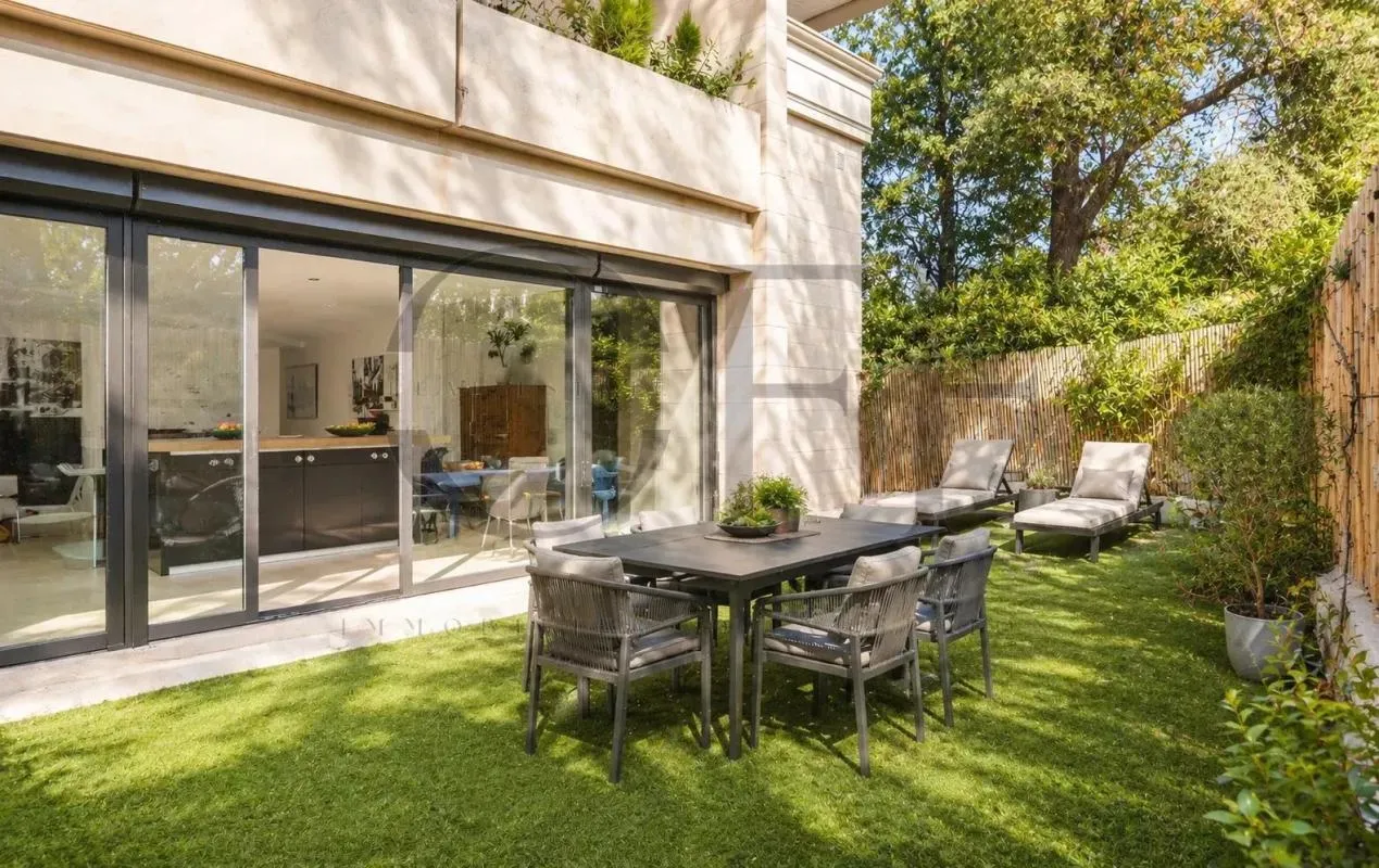 Marseille 13007 – Rez- de-jardin résidence sécurisée - Roucas-Blanc – 3 chambres 150 m² avec jardin privatif