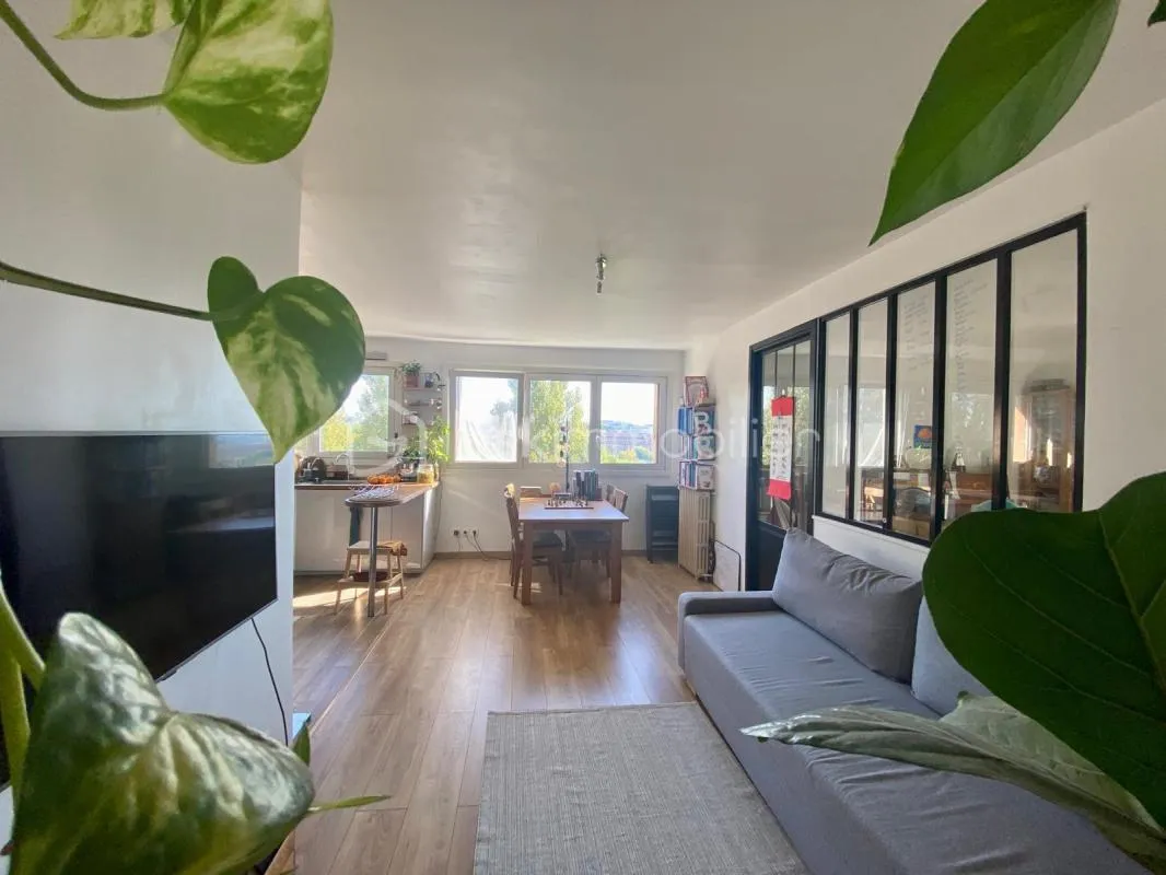 Spacieux 4 pièces de 75 m² avec 3 chambres/balcon/ cave et vue dégagée
