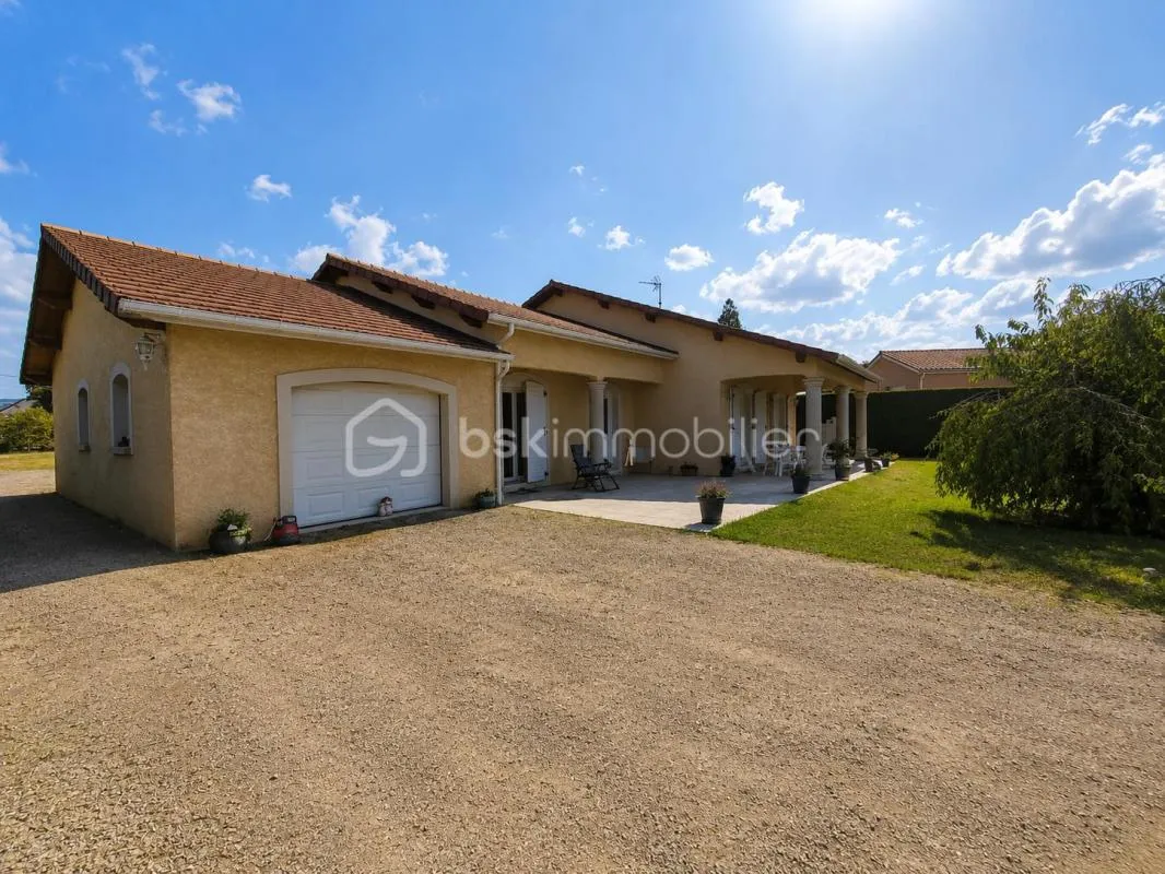 Maison familiale de plain-pied de 170 m² avec 2 830 m² de terrain