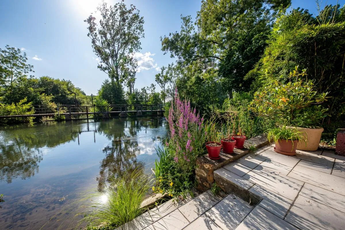 Propriété rare avec 3 maisons et 1 hectare à Pont-Audemer