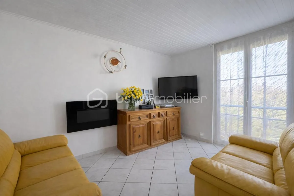 Bezons – Appartement 3 pièces modulable en 4 pièces (3 chambres) avec balcon et cave – Fort potentiel