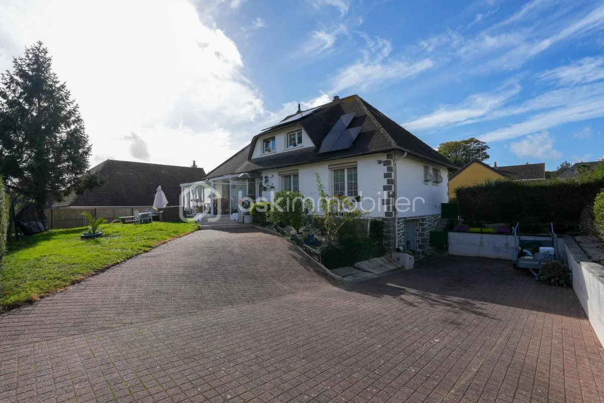 Maison familiale de 133 m² avec 3 chambres plus 2 bureaux, véranda chauffée et sous-sol de 90 m²