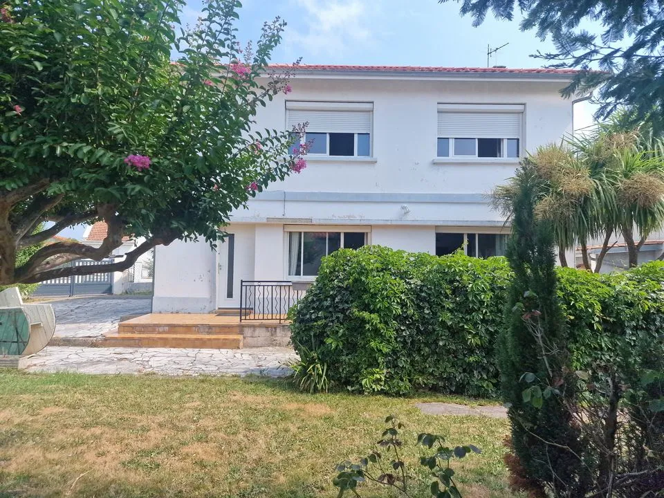 Maison garage jardin au calme