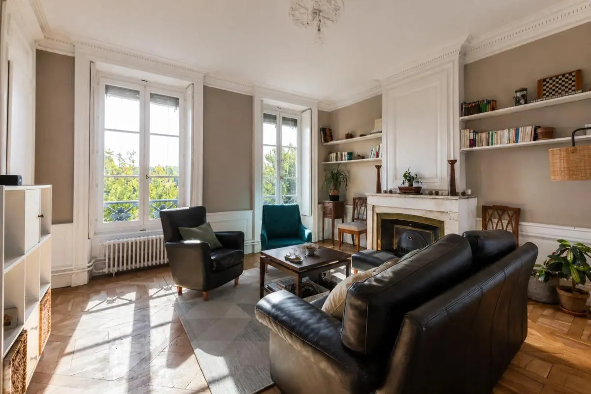 T4 114 m2+ CAVES - 69004 LYON - COURS D’HERBOUVILLE