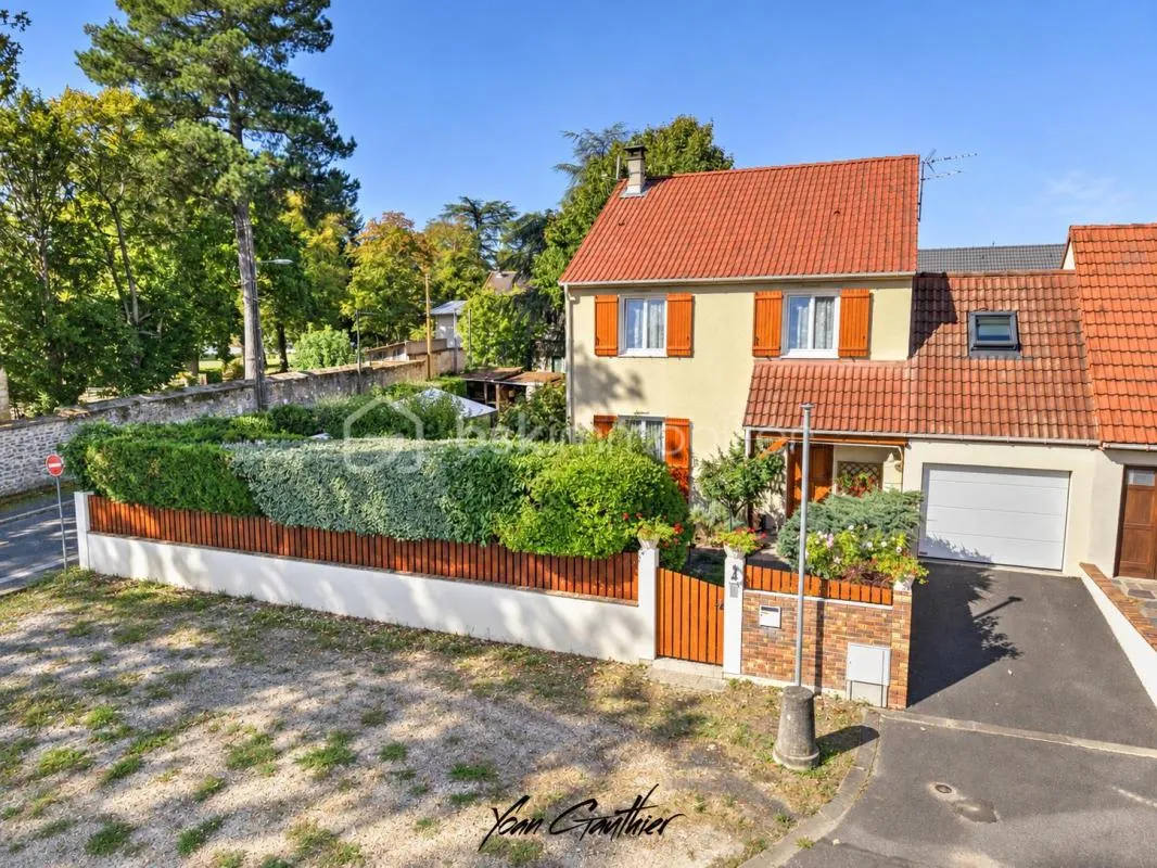 Belle maison familiale de 130 m² – 4 chambres – Suite parentale – Véranda de 20 m² – Jardin paysagé de 500 m²