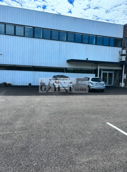 À vendre Entrepôt & bureaux 1900m²- PALAISEAU