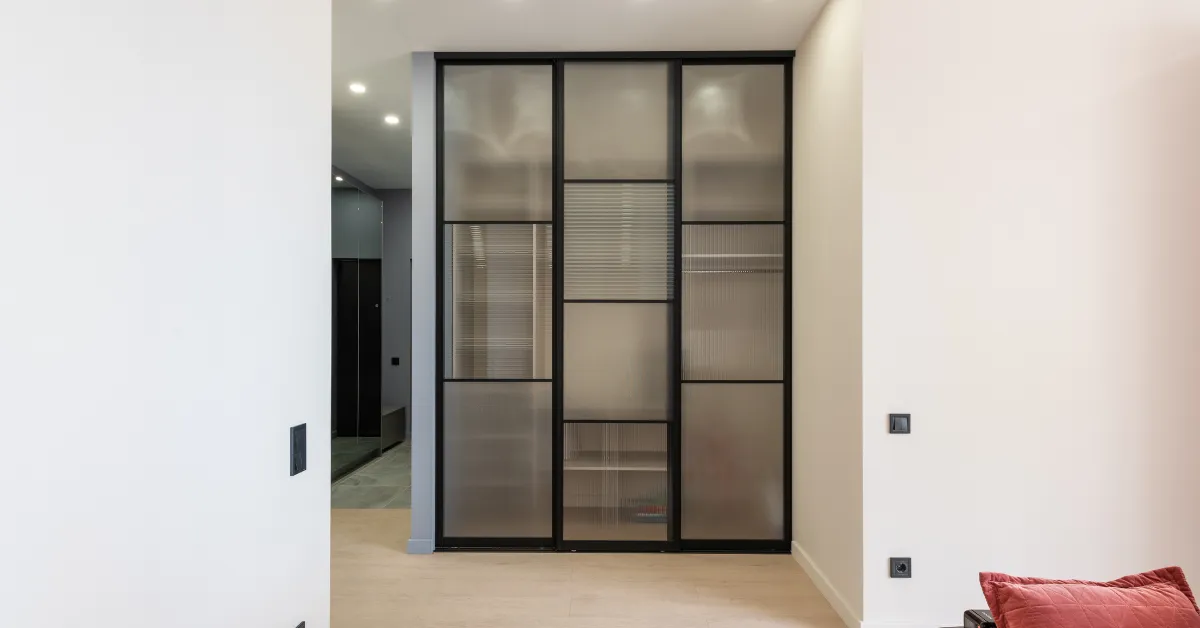 comment-monter-une-cloison-verriere-metal-frame