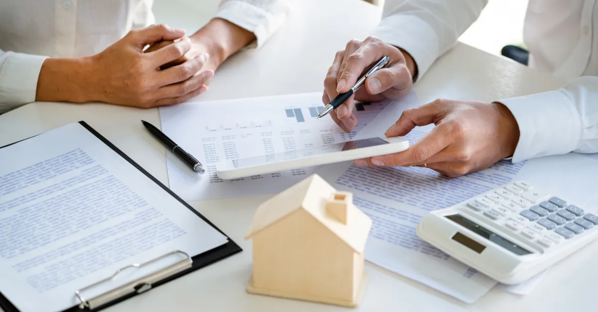 faut-il-passer-par-un-courtier-immobilier-ou-negocier-directement-avec-sa-banque
