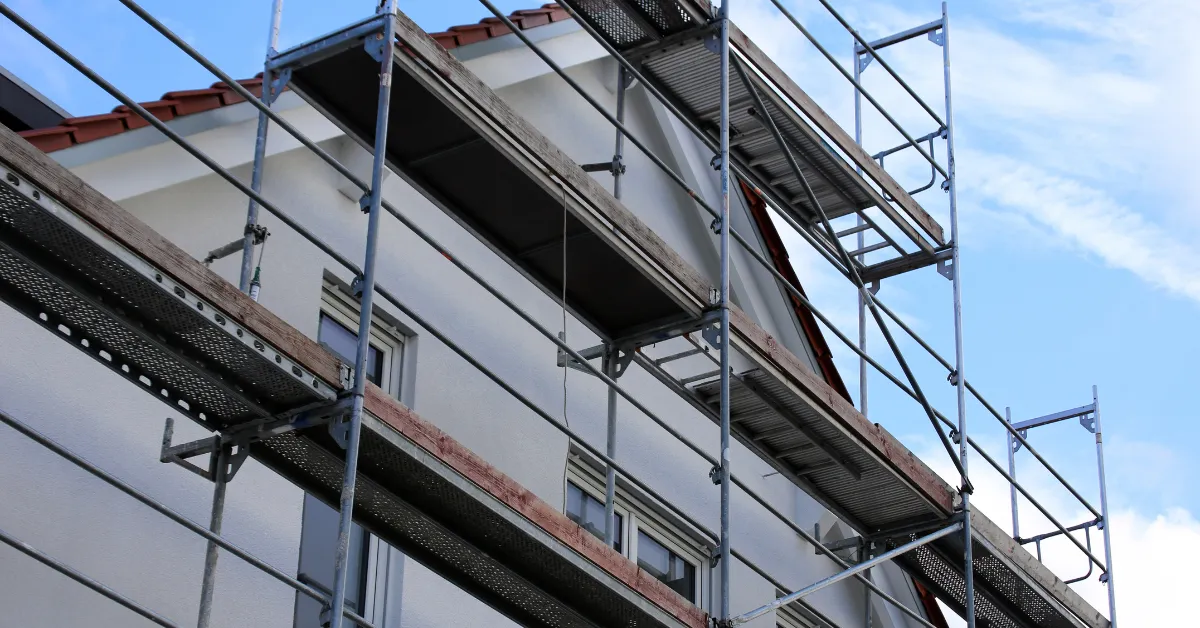 tour-dechelle-peut-on-passer-chez-le-voisin-pour-faire-ses-travaux
