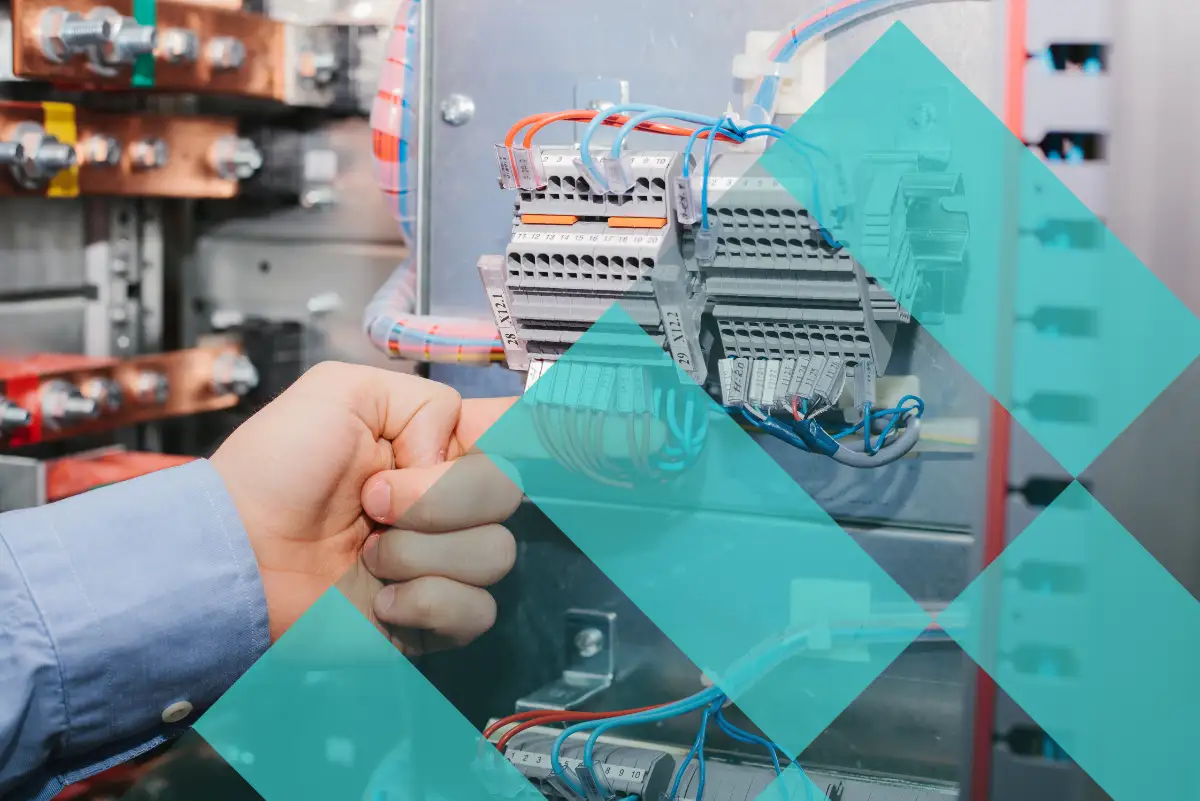 Image de fond de l'entreprise SAINTROM ELEC SERVICES