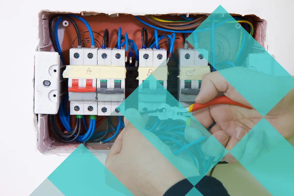 BEHELOULI MOHAMED AMINE, electricien à Mureaux